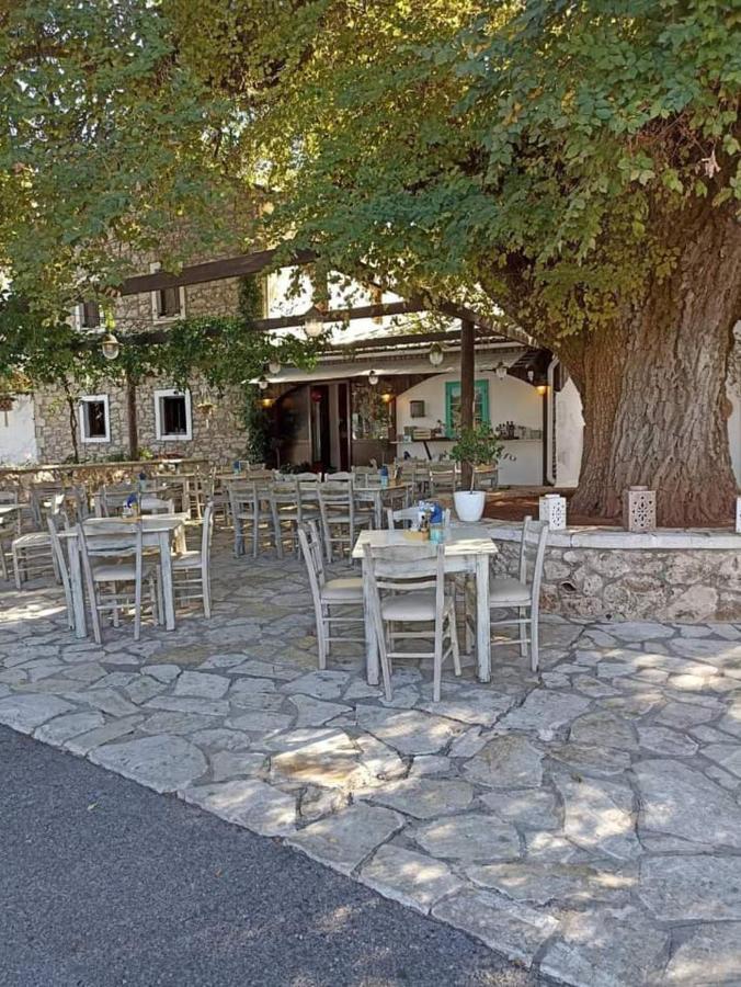 Lovely Studio In Strinilas With Its Own Pool Eksteriør bilde