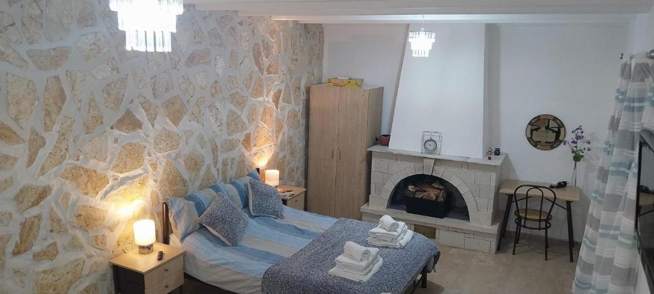 Lovely Studio In Strinilas With Its Own Pool Eksteriør bilde