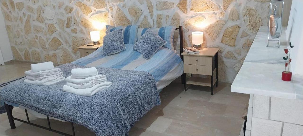 Lovely Studio In Strinilas With Its Own Pool Eksteriør bilde