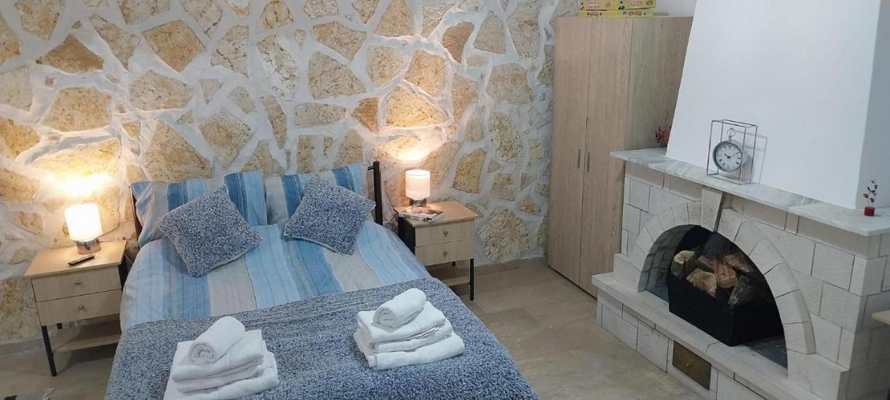 Lovely Studio In Strinilas With Its Own Pool Eksteriør bilde
