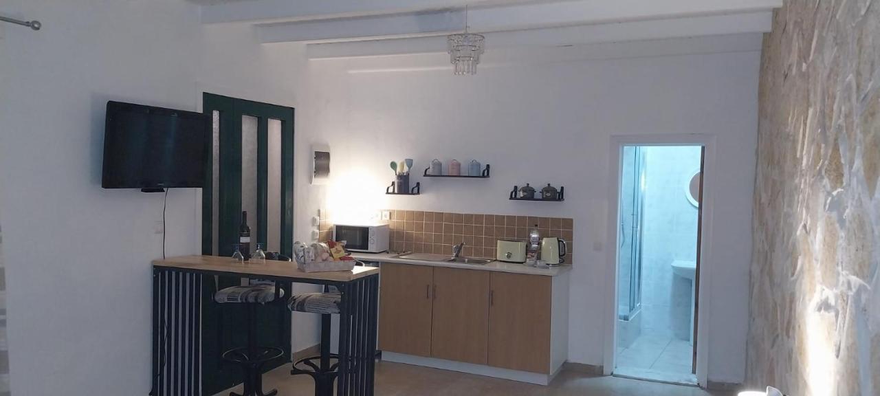 Lovely Studio In Strinilas With Its Own Pool Eksteriør bilde