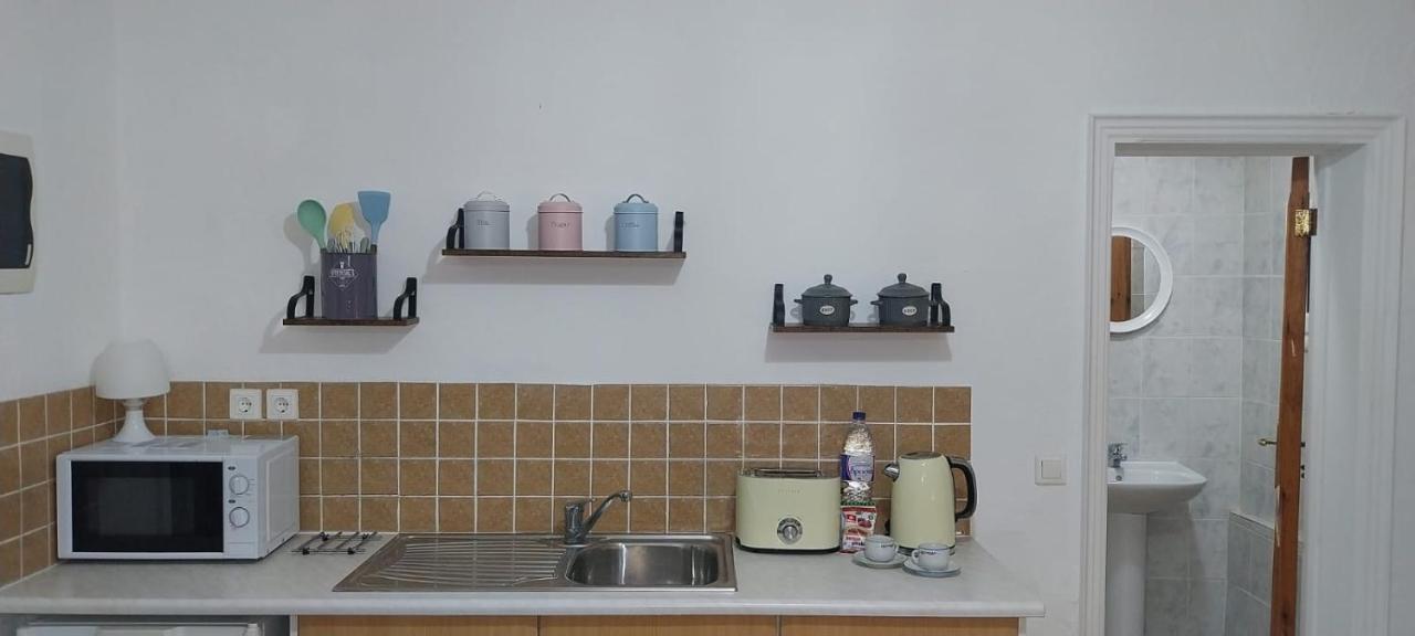 Lovely Studio In Strinilas With Its Own Pool Eksteriør bilde